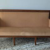 Three-seater banquette restaurant