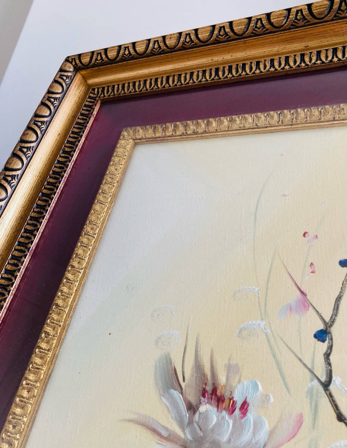 Large HST painting depicting a floral bouquet signed Lina Pont (?)