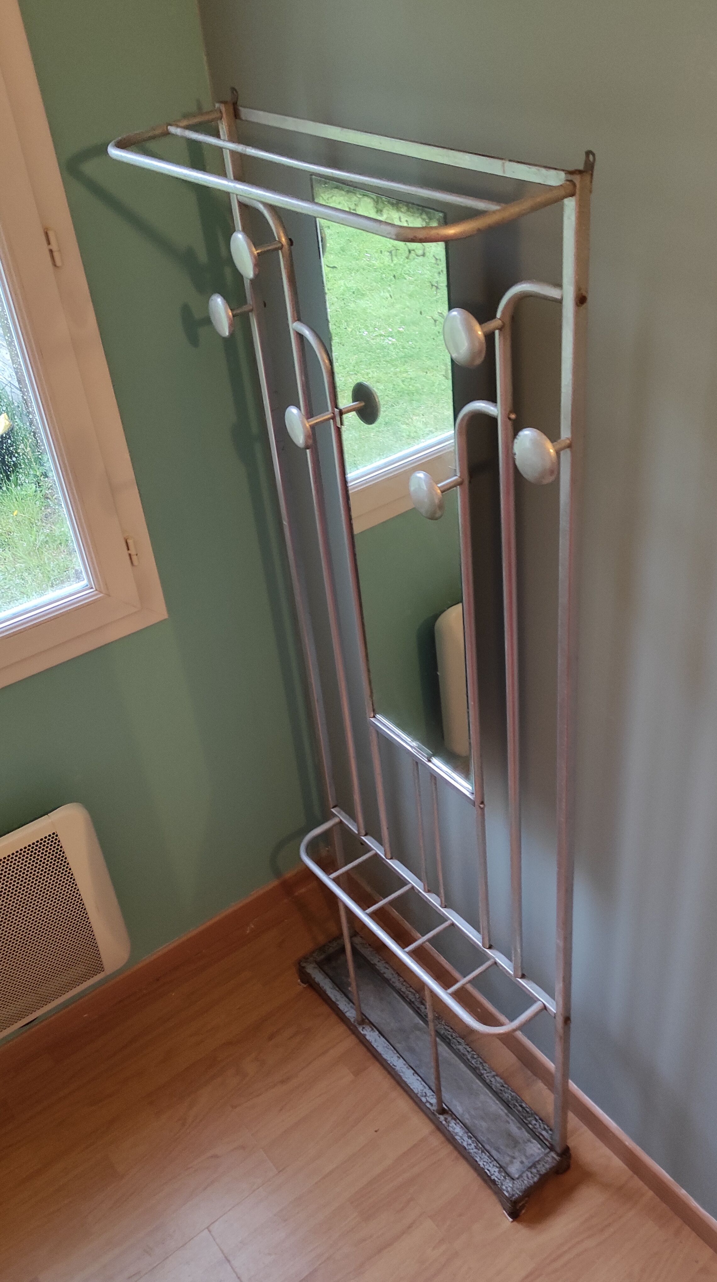 Aluminium coat holder