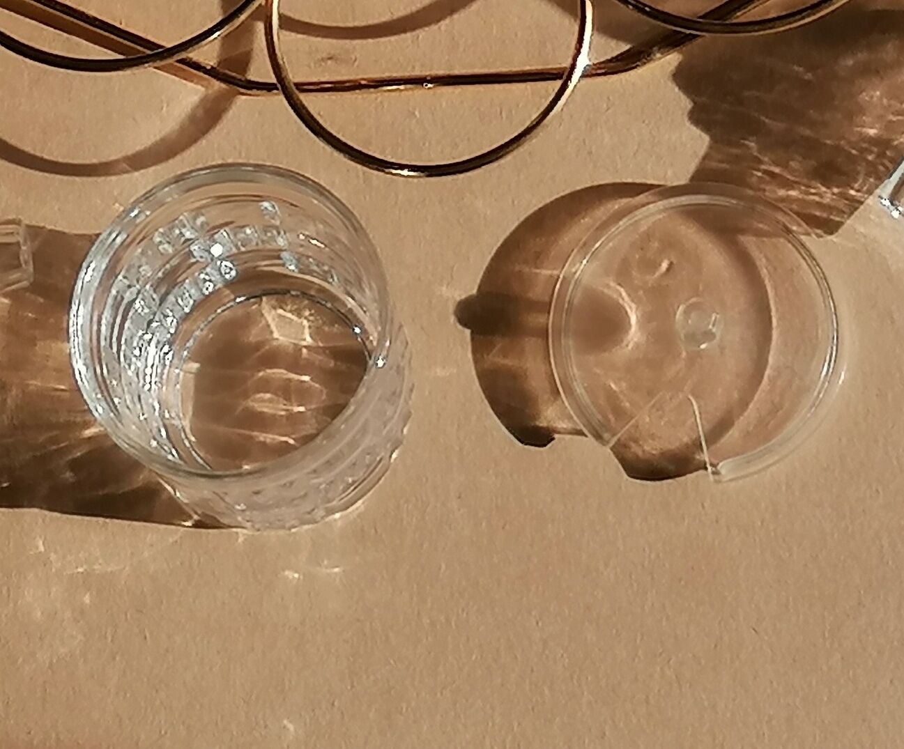 Servant salt shaker pepper golden metal