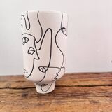 “One line” face vase