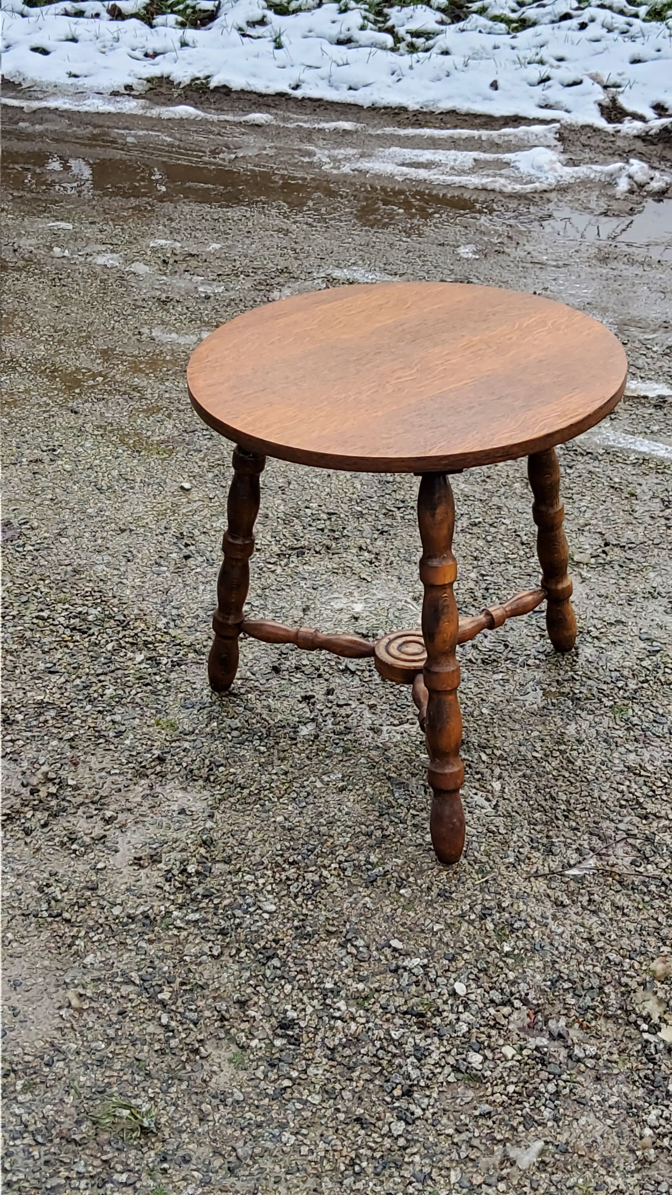Pedestal table of the 60s in beech and oak