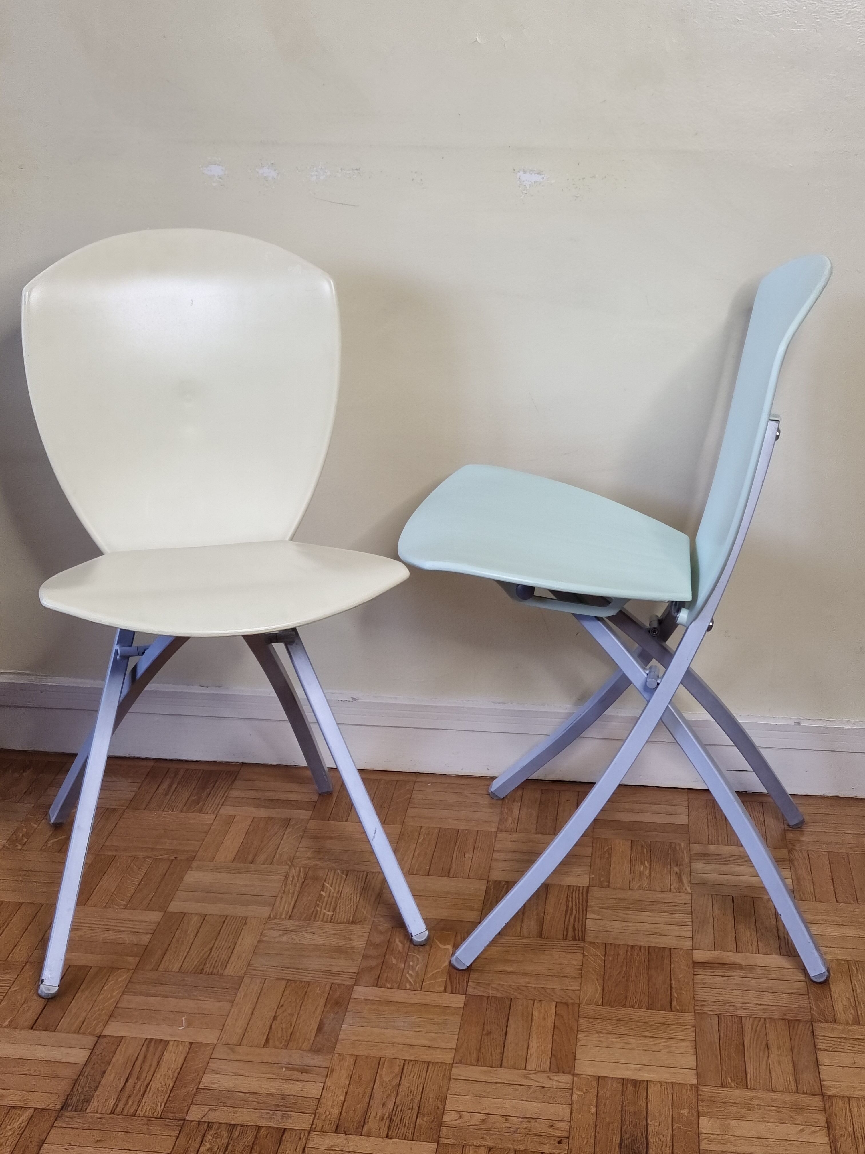 Pair of folding chairs viva, italian design, lucci orlandini for calligaris