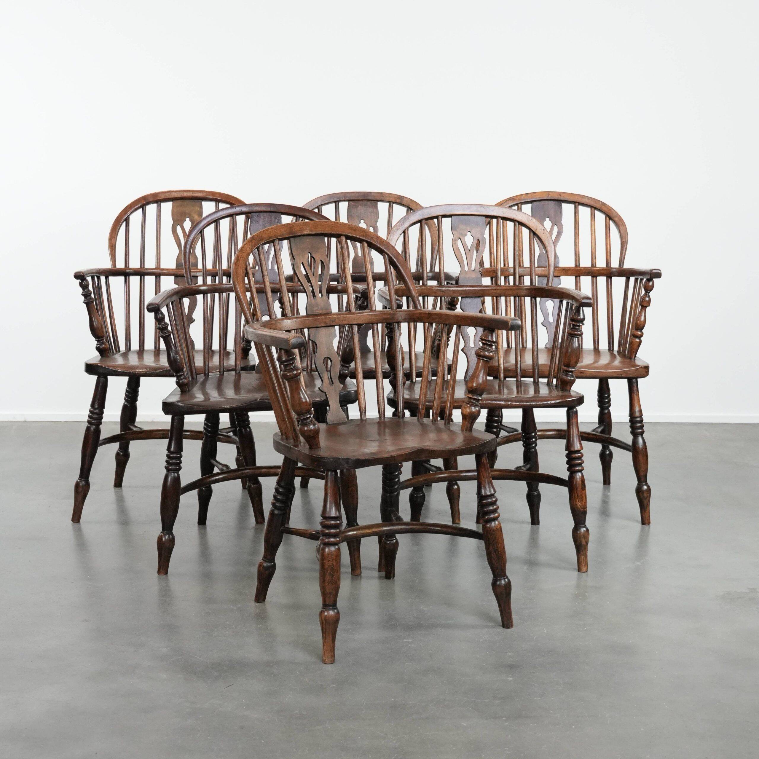 Ensemble de 6 magnifiques chaises Windsor anglaises anciennes avec une belle patine.