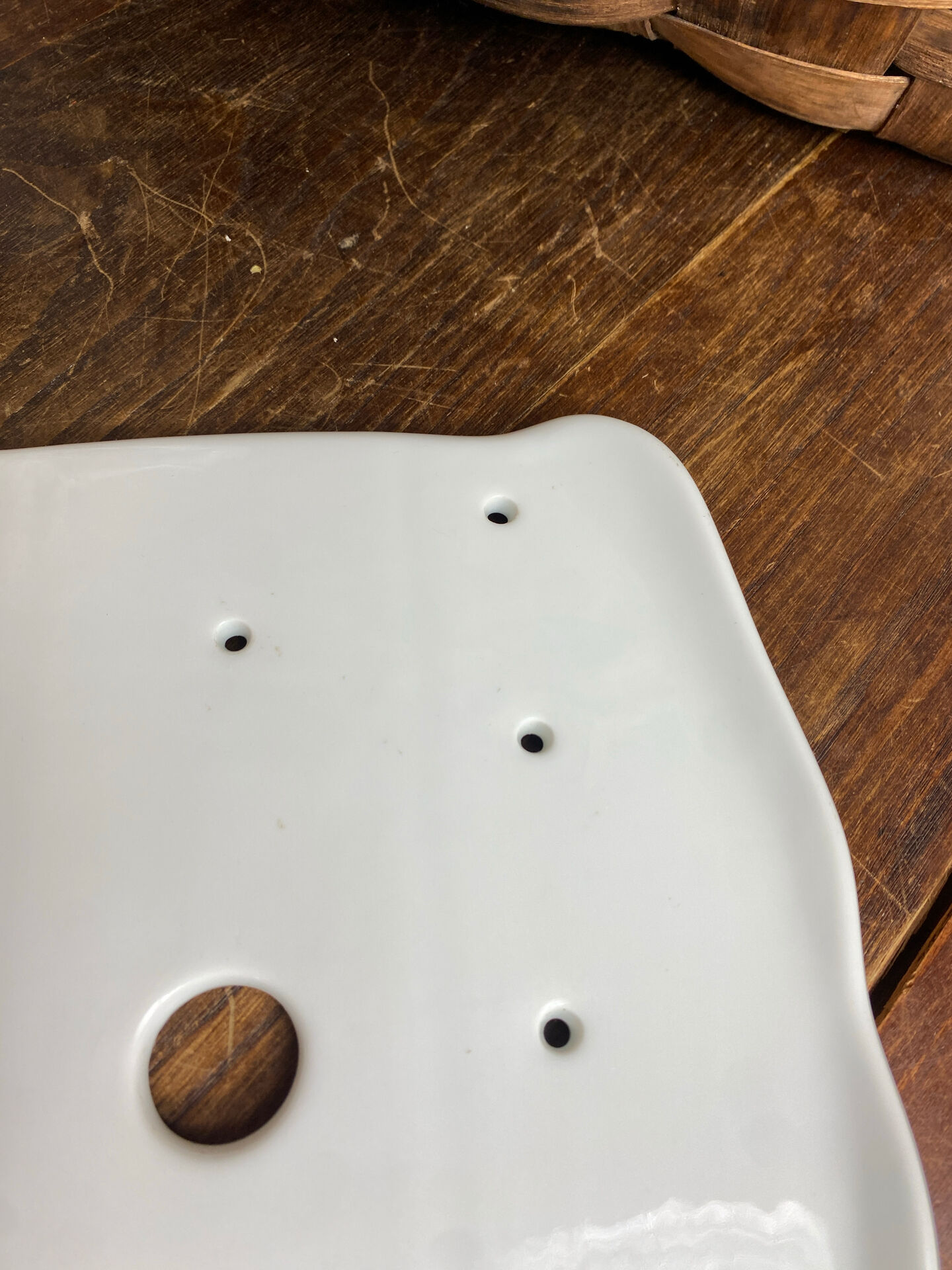 White porcelain draining plate