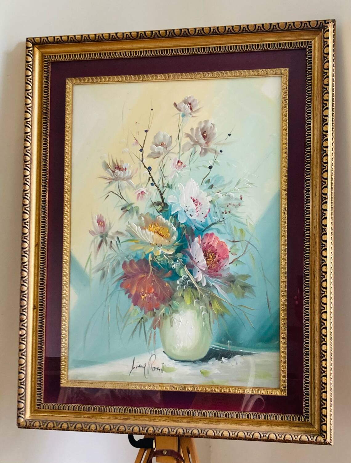 Large HST painting depicting a floral bouquet signed Lina Pont (?)