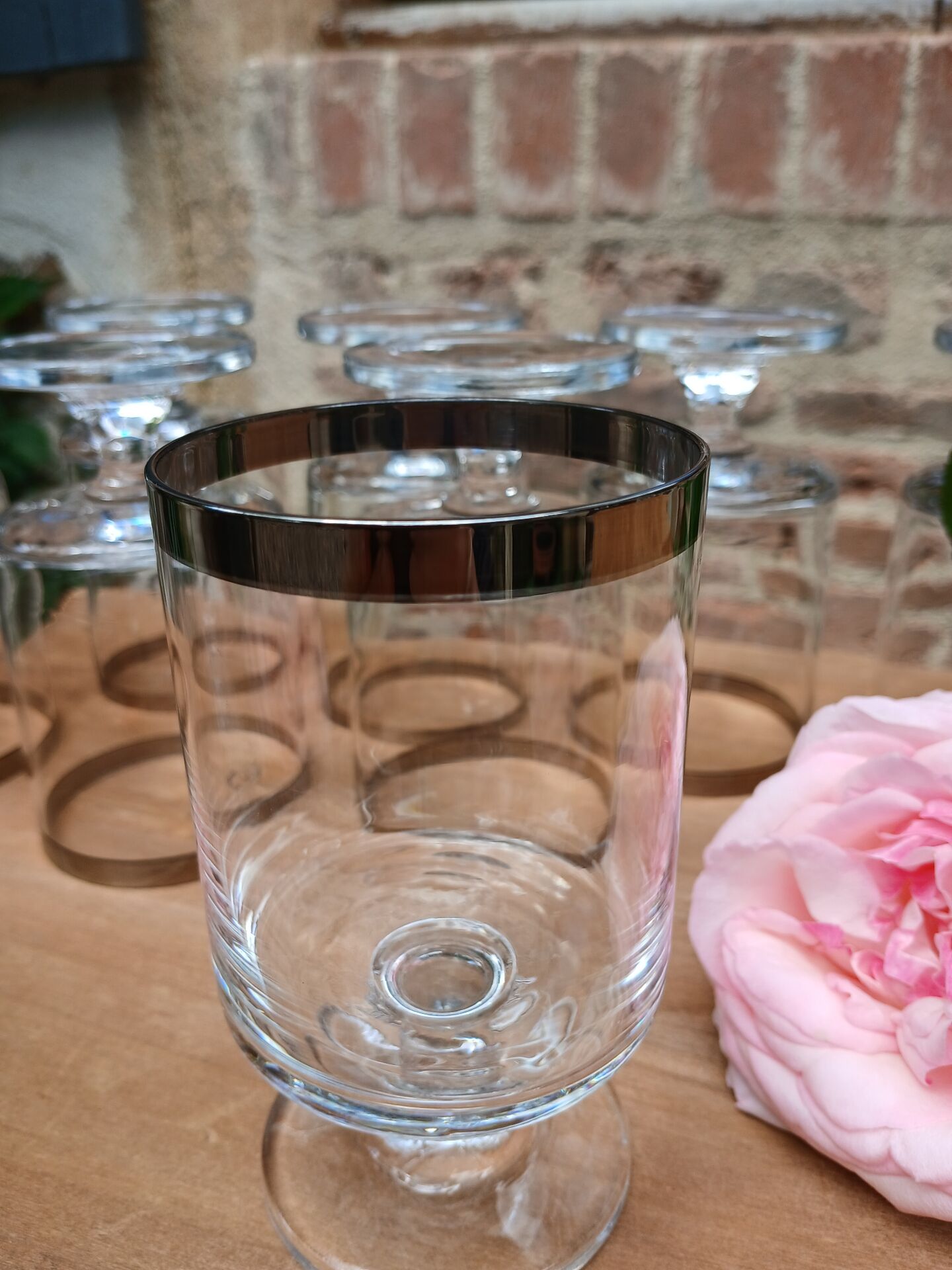 8 verres à pied vintages