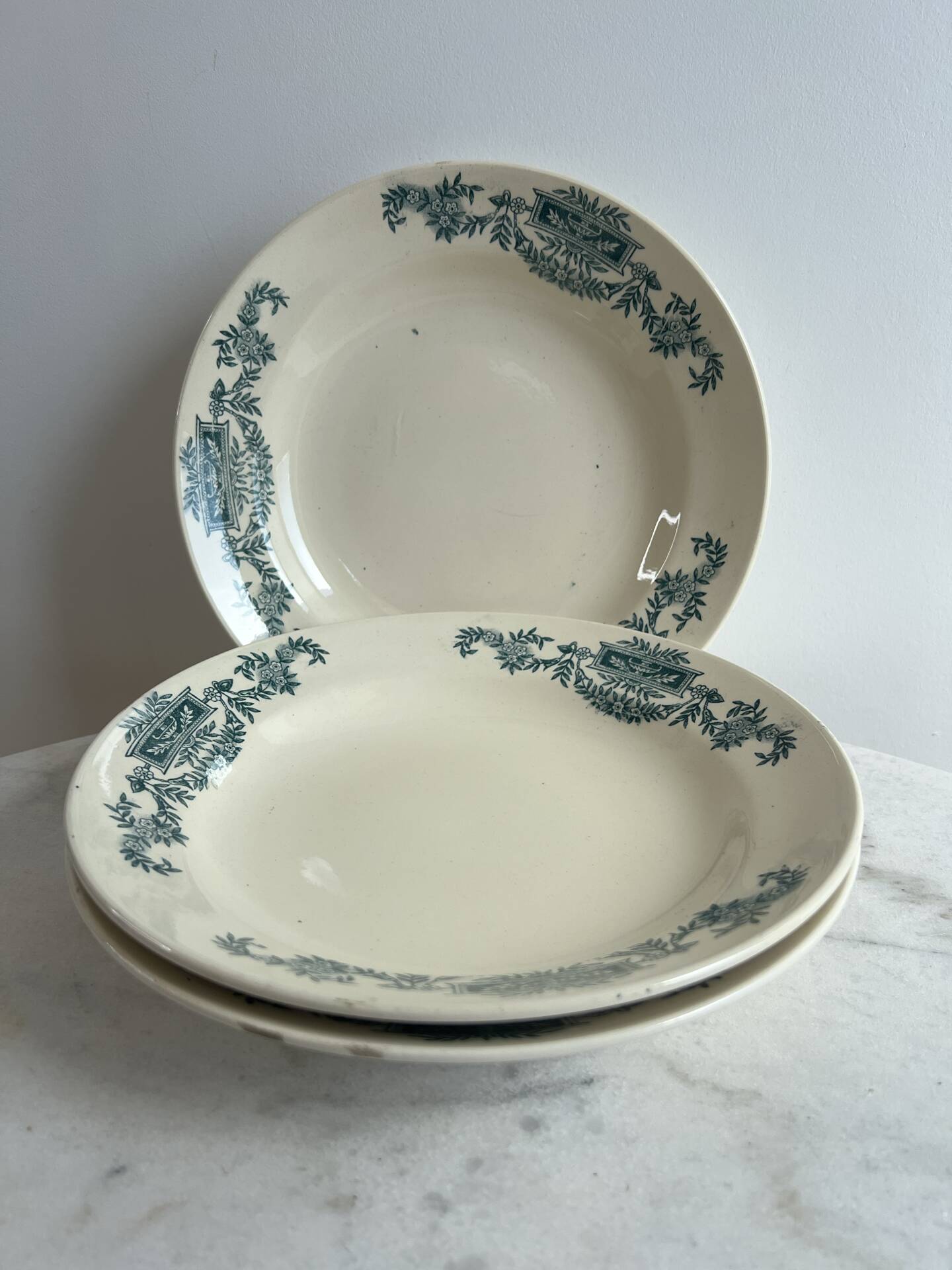 Set of 3 Longchamp Lutèce deep plates in ironstone.