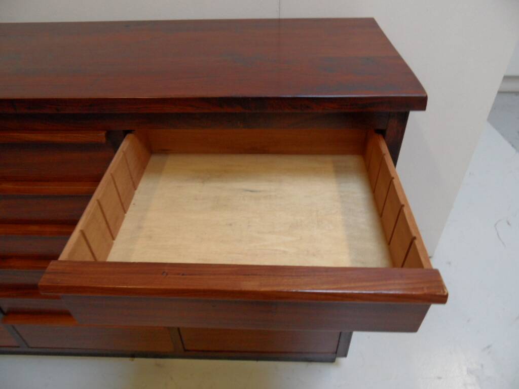 Vitrine vintage en acajou avec tiroirs