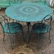 Salon de jardin vert fer forgé table deux chaises et deux fauteuils