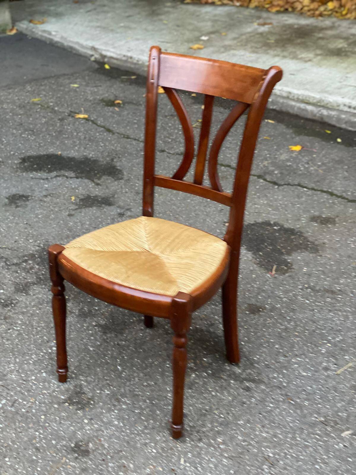 Louis XVI style chair in solid oak and straw.