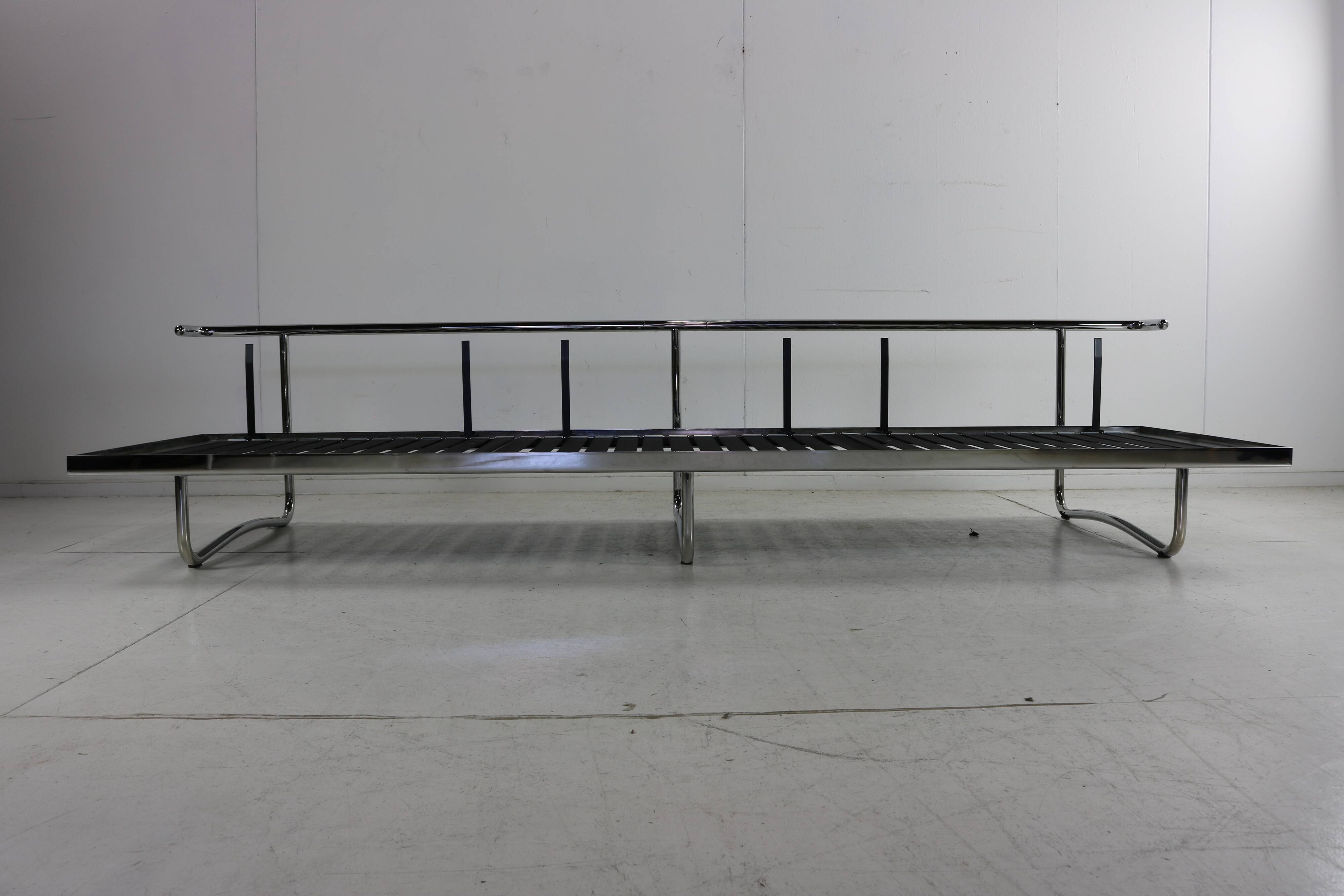 Beautiful designed black leather LC5 three seater sofa by Cassina