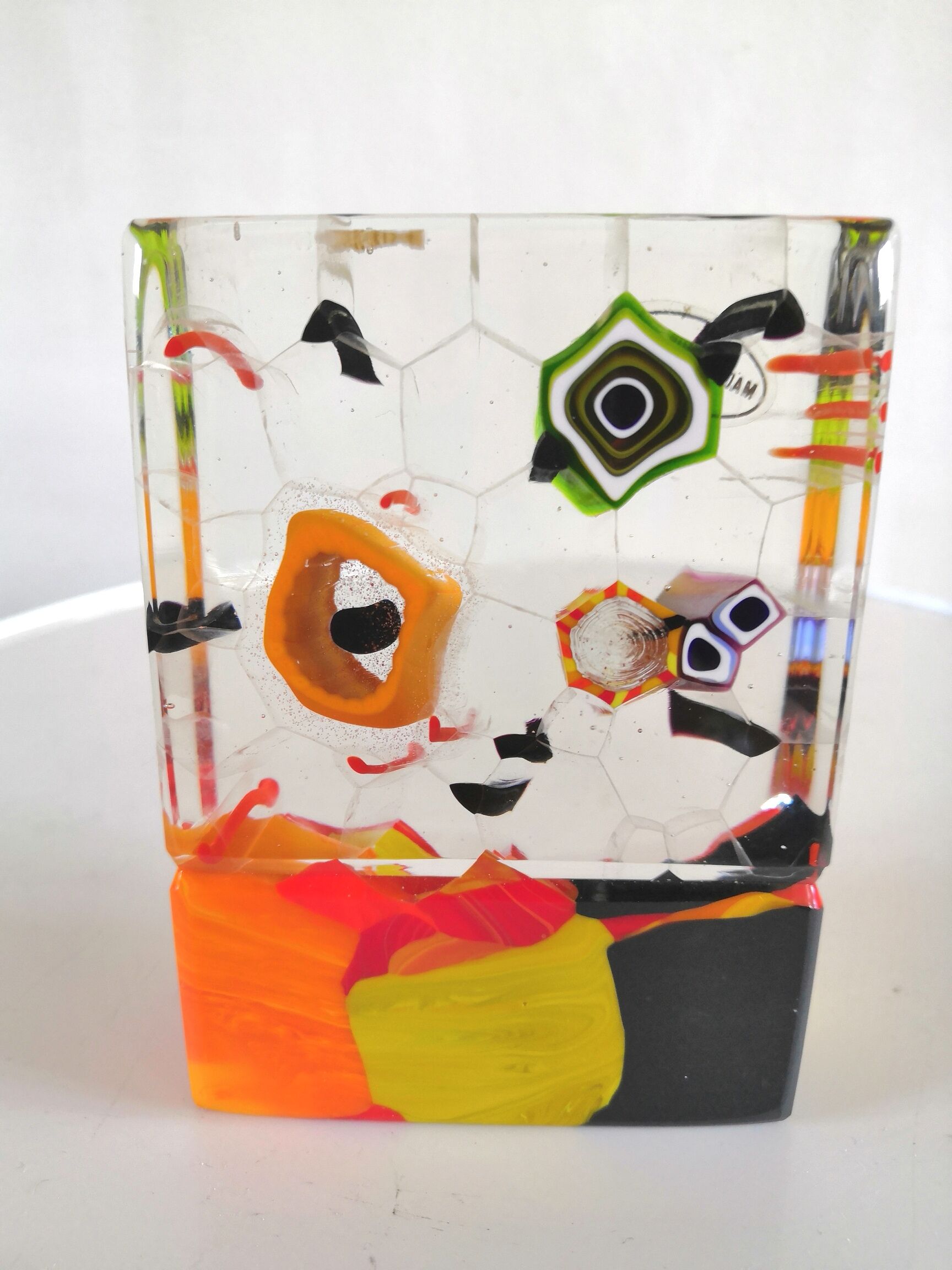 Presse papier en verre de Murano, signé