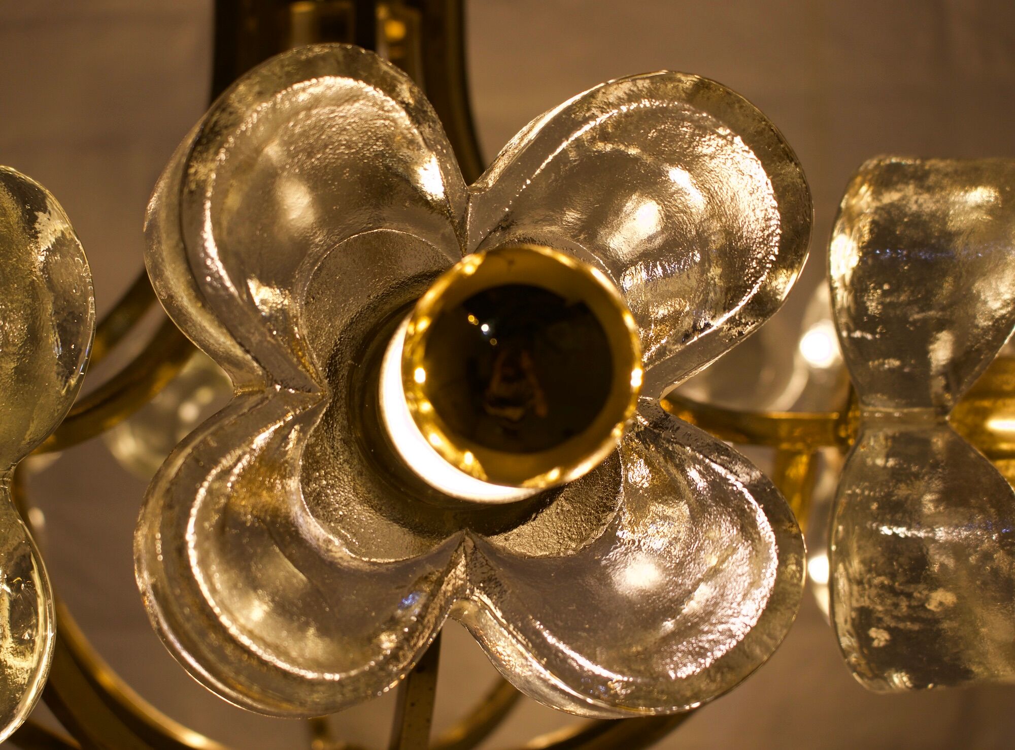Lustre en laiton & fleurs Simon & Schelle.
