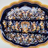 Large ceramic platter from Gien, Renaissance model, 20th century.