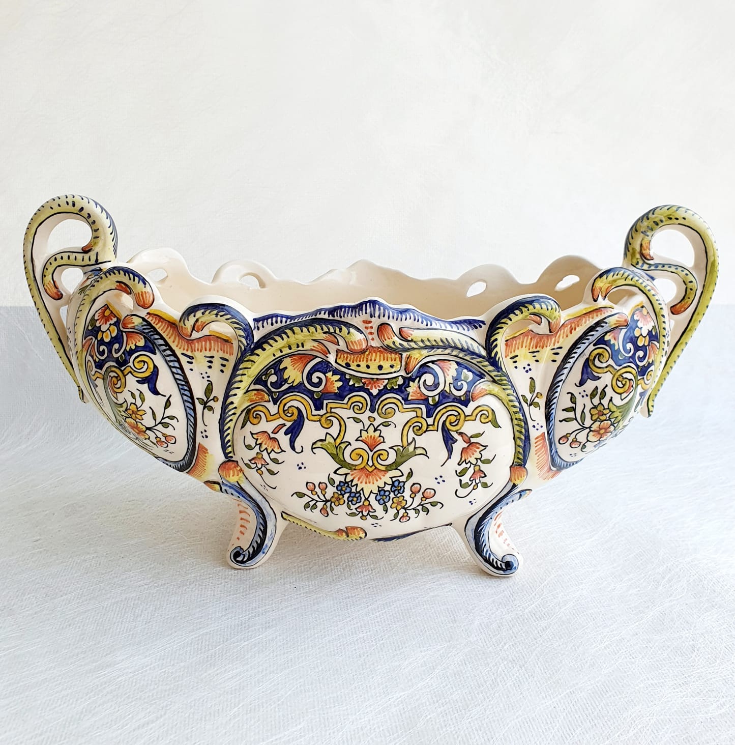 Gardener in Rouen earthenware