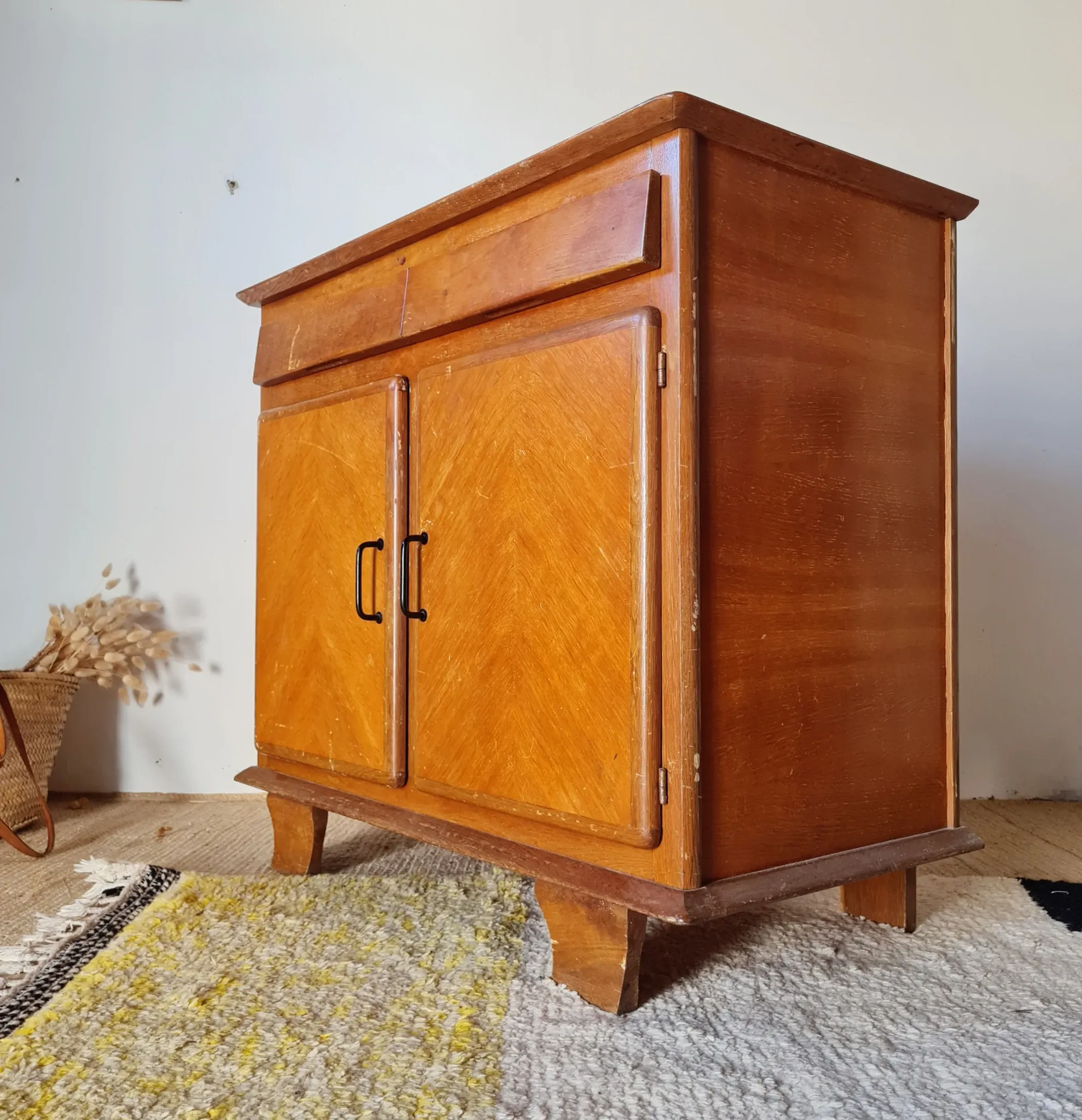 Art Deco buffet from the 1950s in oak and herringbone.