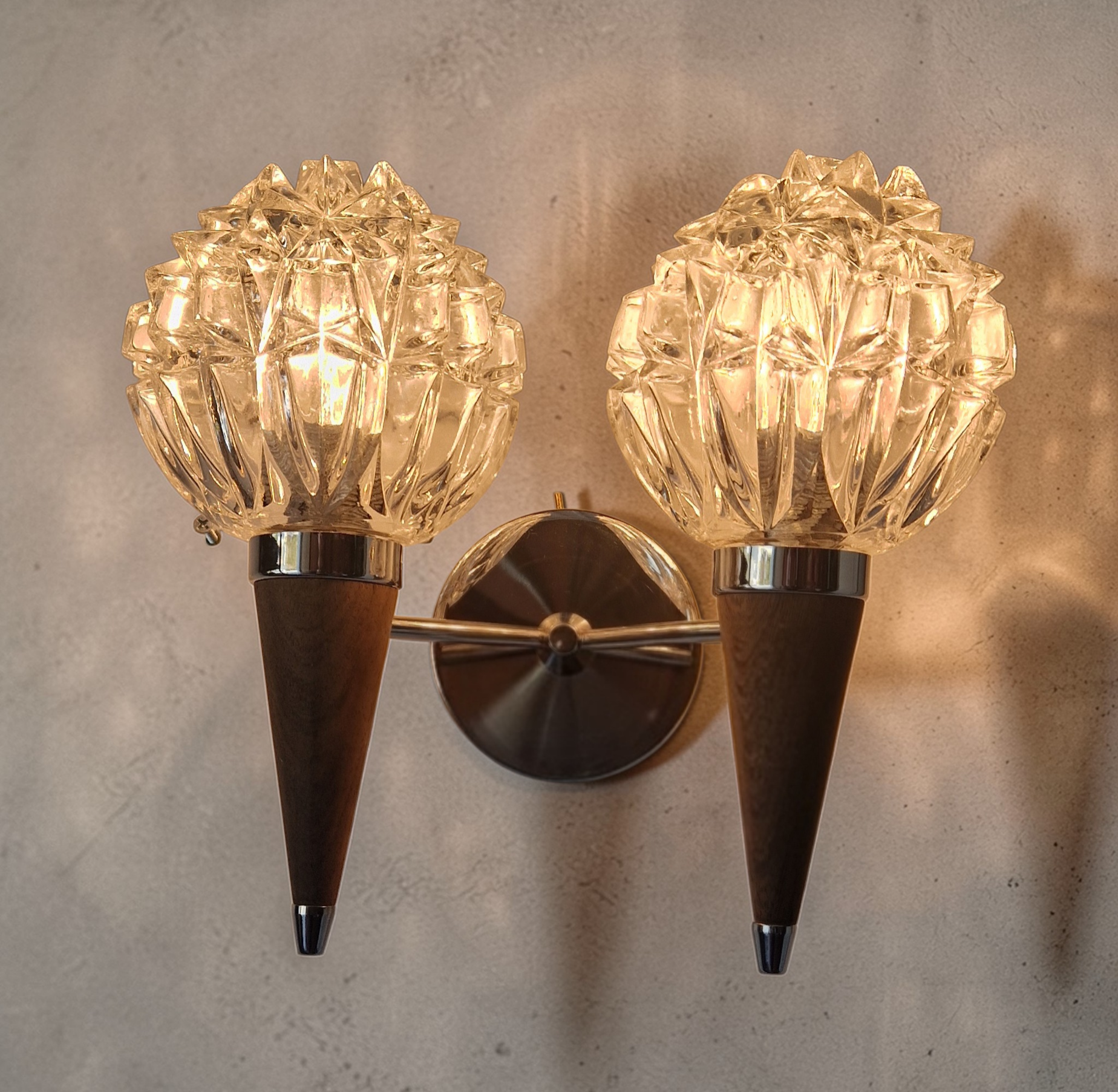 Applique murale double style scandinave - Verre moulé et teck - 1960