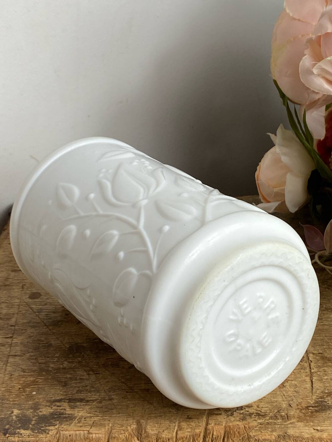 1970 ointment pot, in white opaline