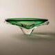 Bol en verre de Murano vert, vide-poche en verre soufflé à la main des années 1970 avec une forme organique.