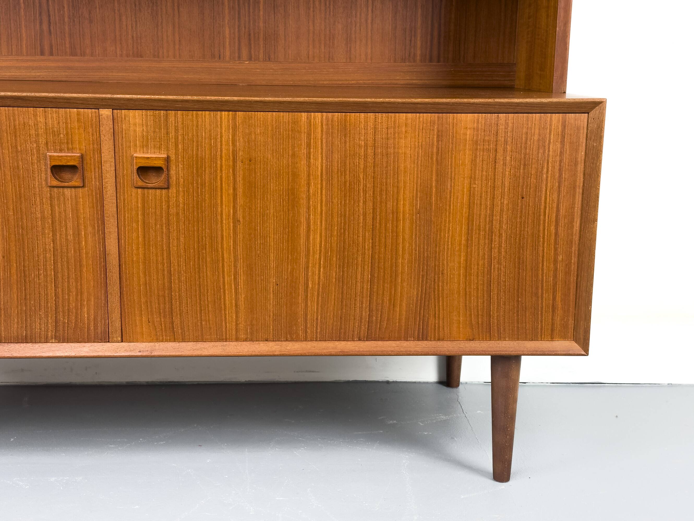 Buffet en teck avec étagère par Brouer Møbler, années 1960.