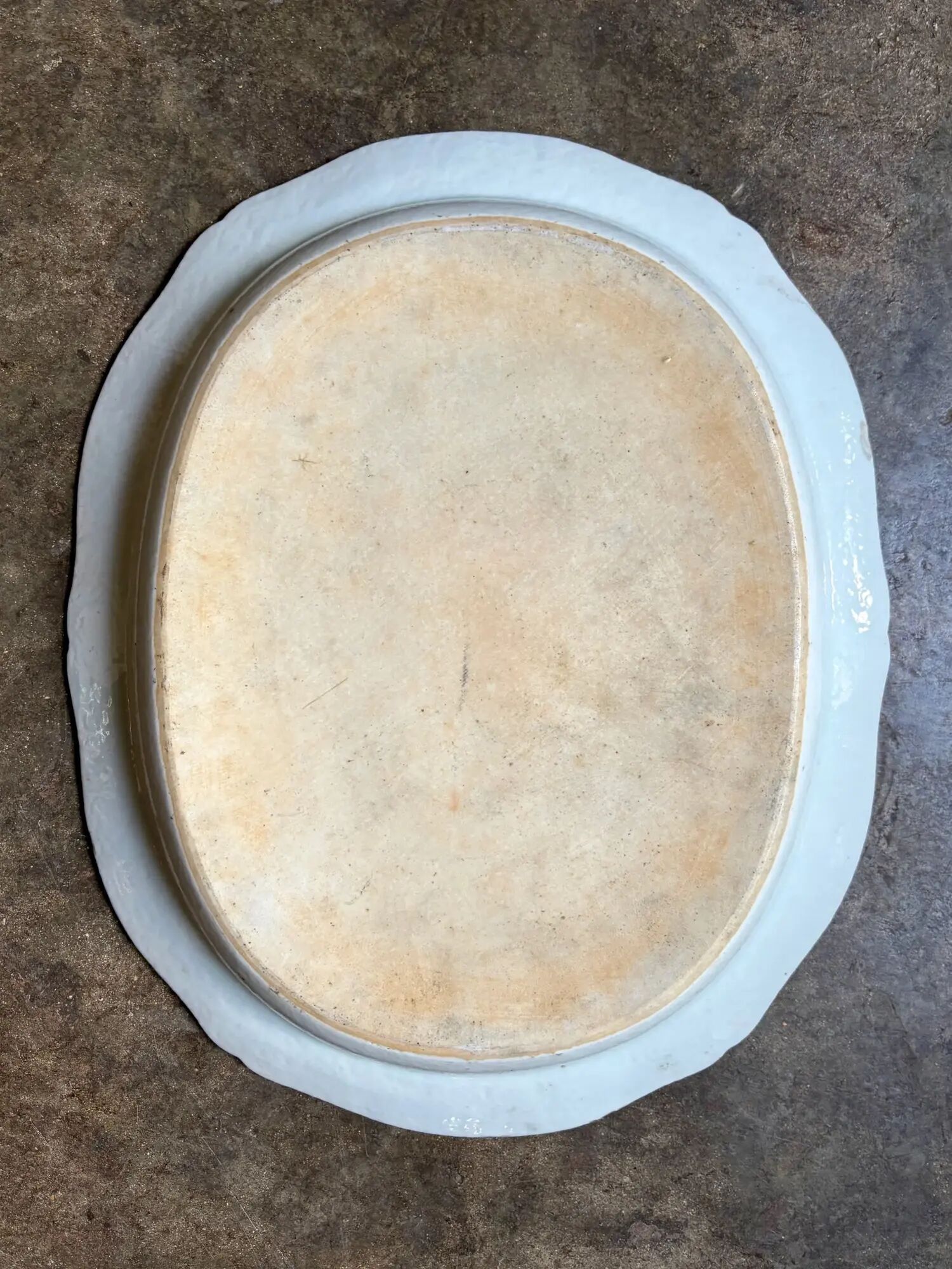 Oval and hollow dish from the East India Company in porcelain, 18th century.