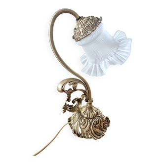 Lampe de chevet art nouveau en bronze forme tulipee