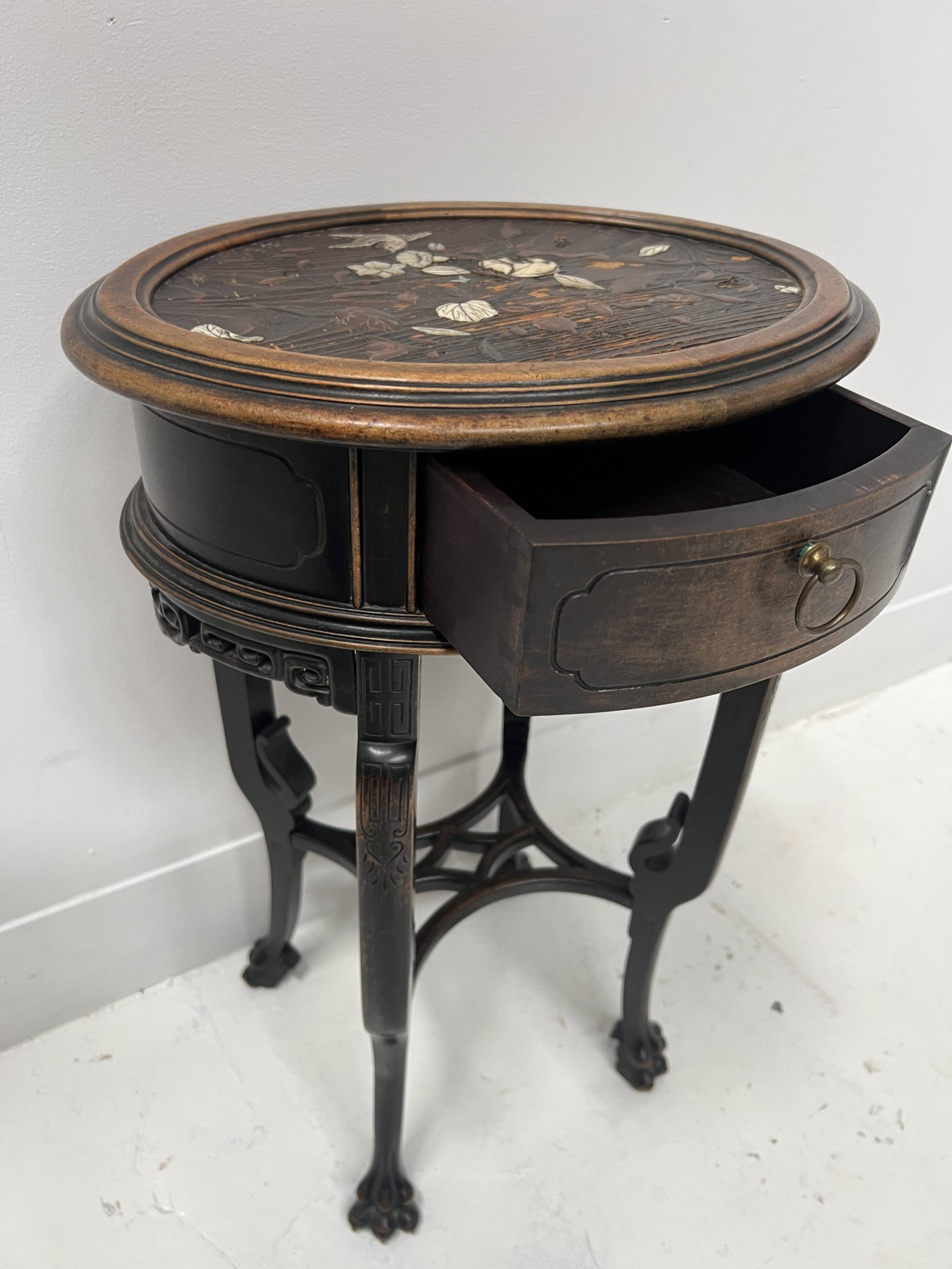Asian style side table in natural wood, 20th century.