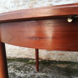 Scandinavian table with extension