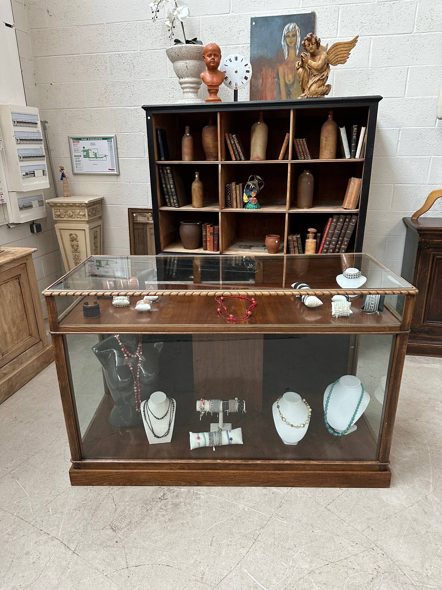 Early 20th century display counter