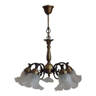 Lustre vintage français en métal bronzé à 5 bras, abat-jour décoratif en verre opaque 4239