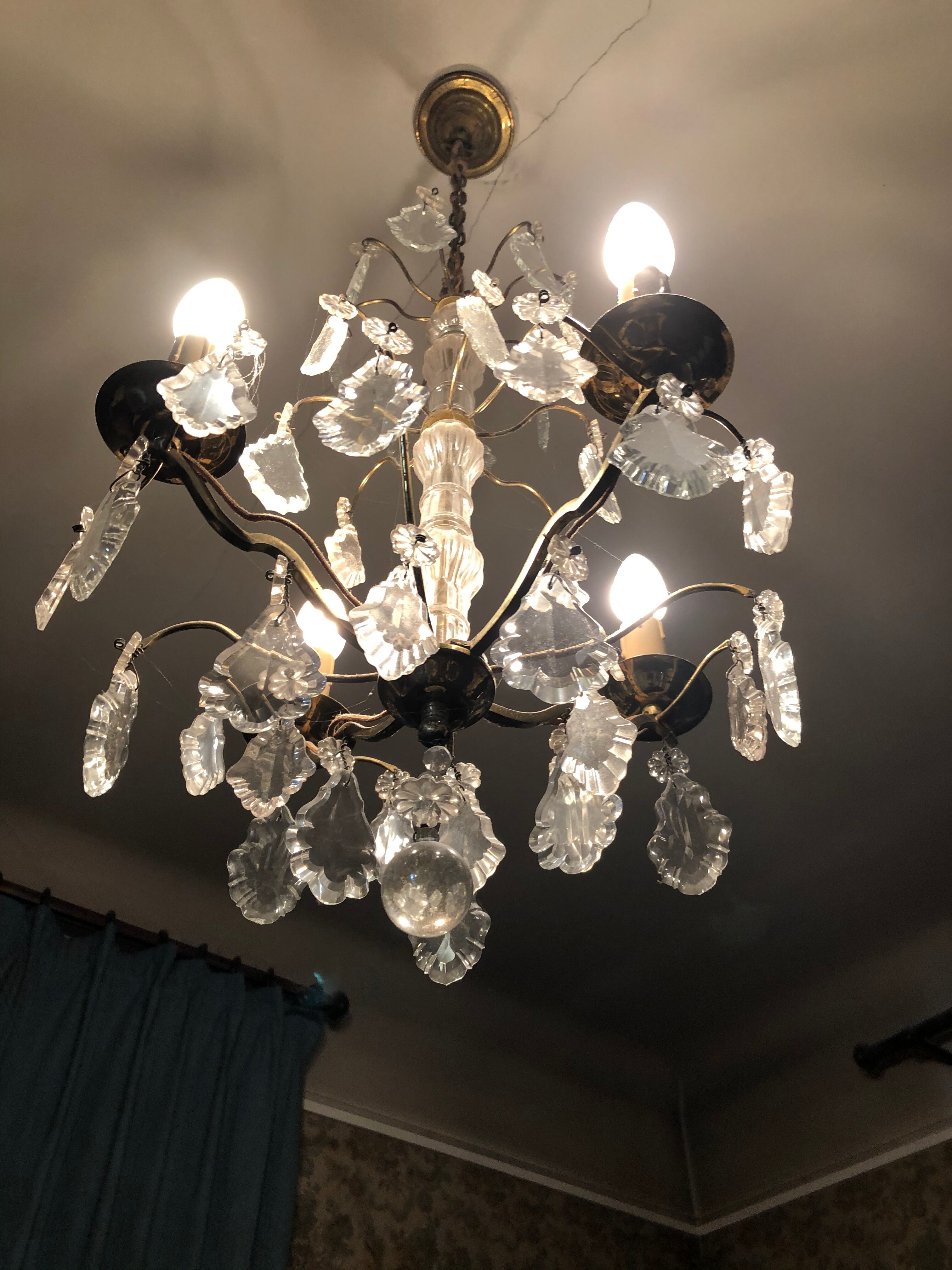 4-light chandelier