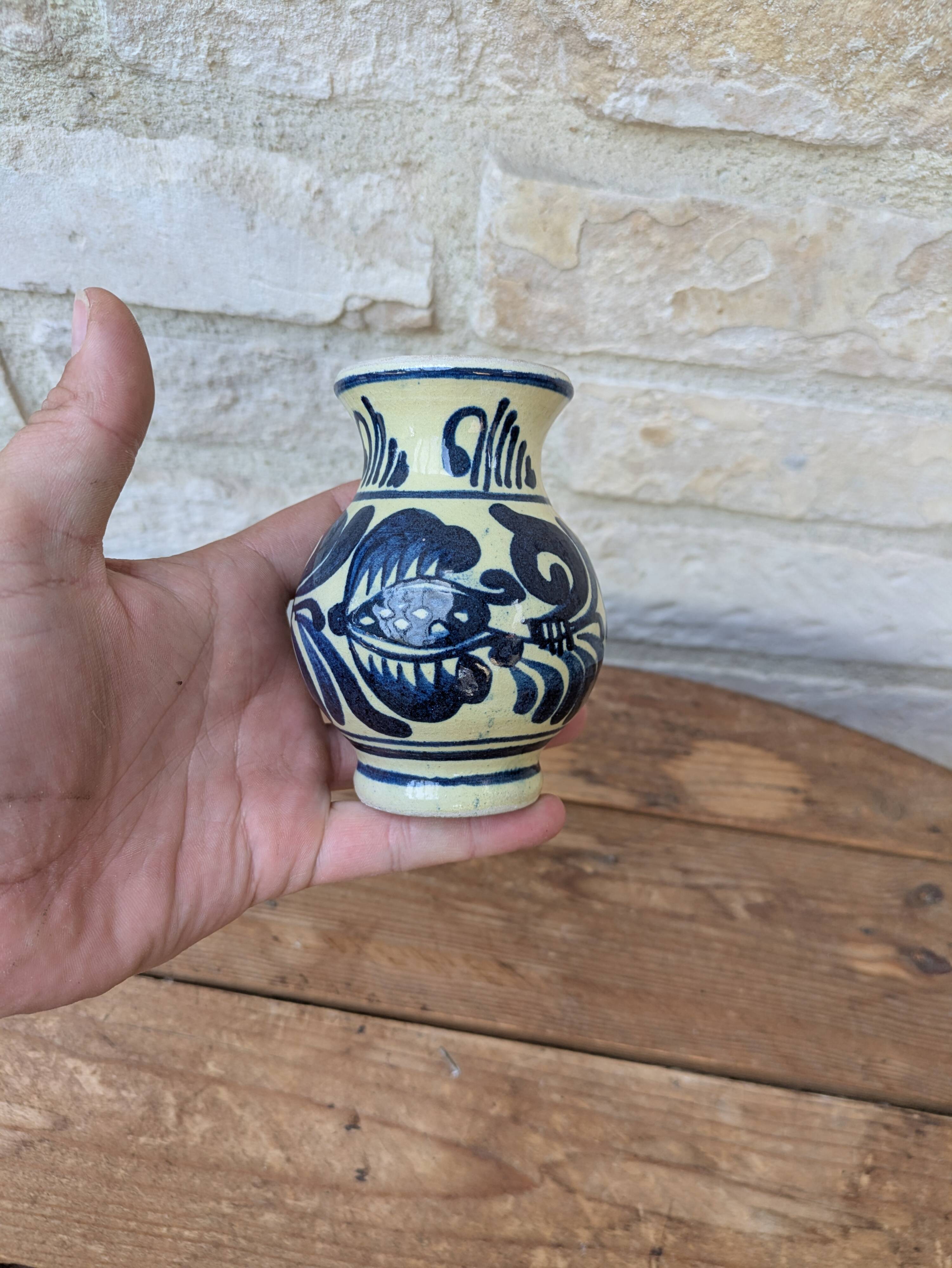 Vase en terre cuite vernissée motif bleu Korond Transylvanie H11cm