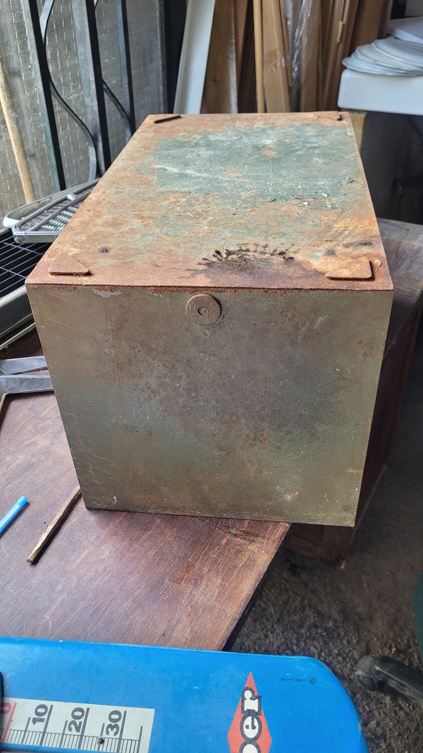 Metal drawer cabinet