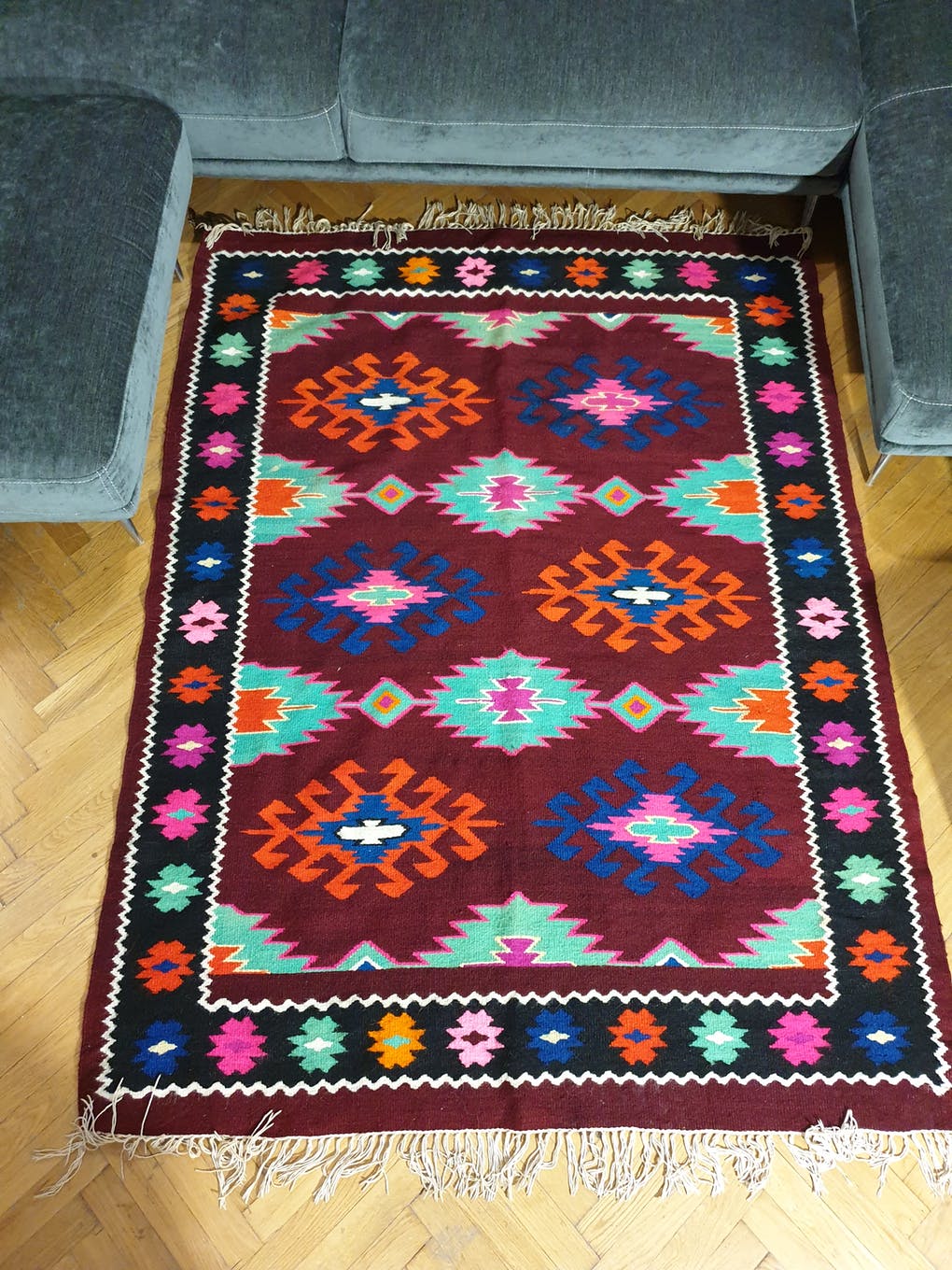 Tapis kilim brun et turquoise roumain avec des couleurs d'accent faites dans des maramures 140x190cm