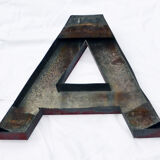 Lettre d'enseigne en zinc ancienne A