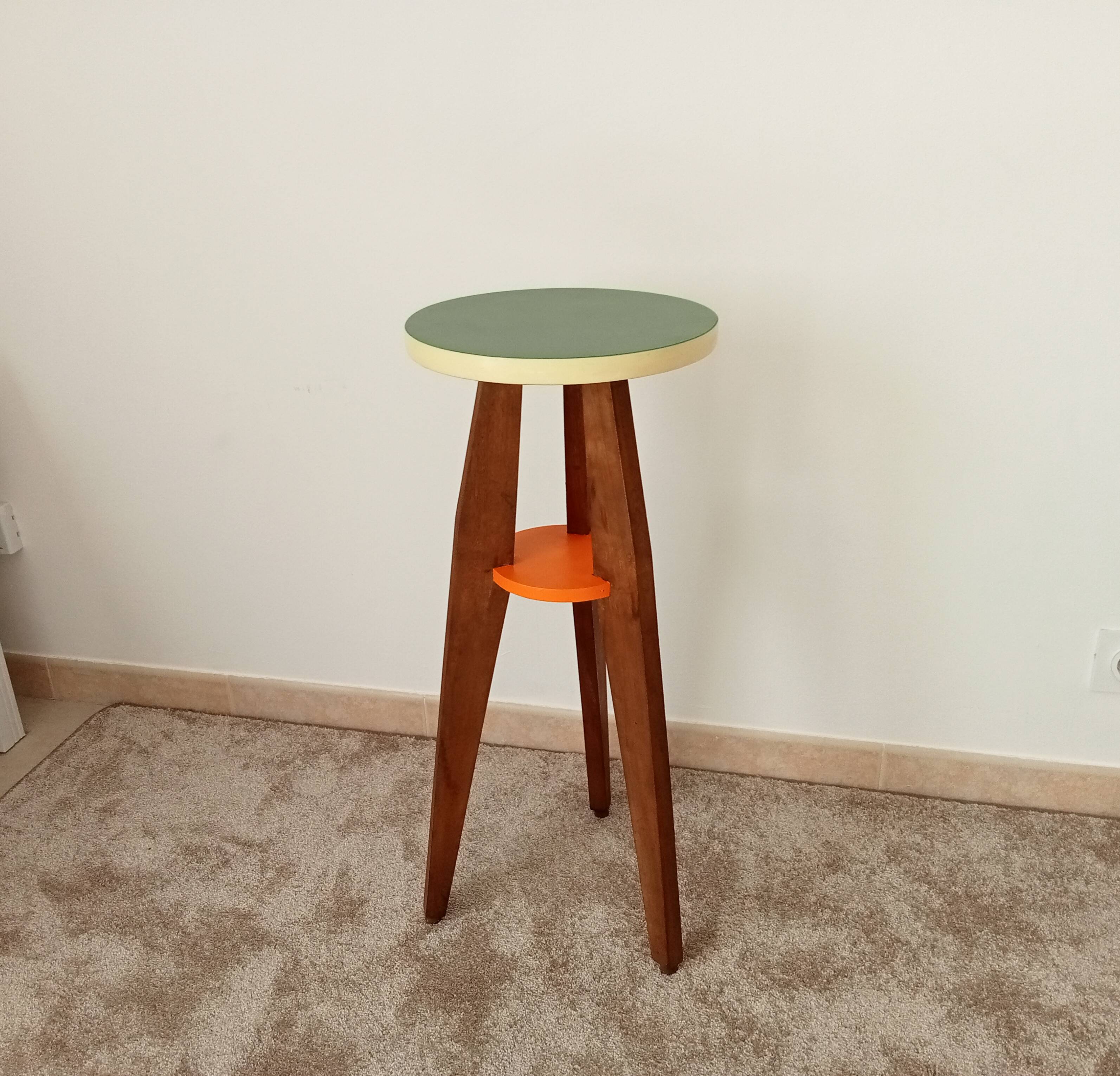 Vintage 70s side table in wood and formica
