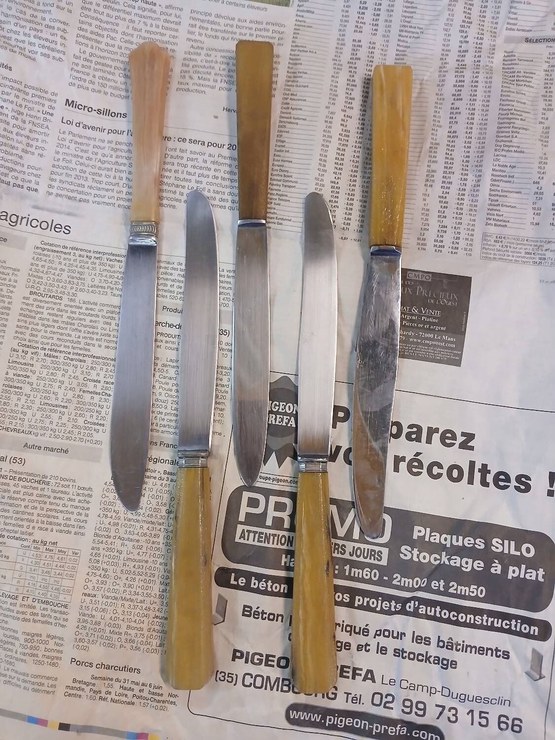 5 mismatched antique knives
