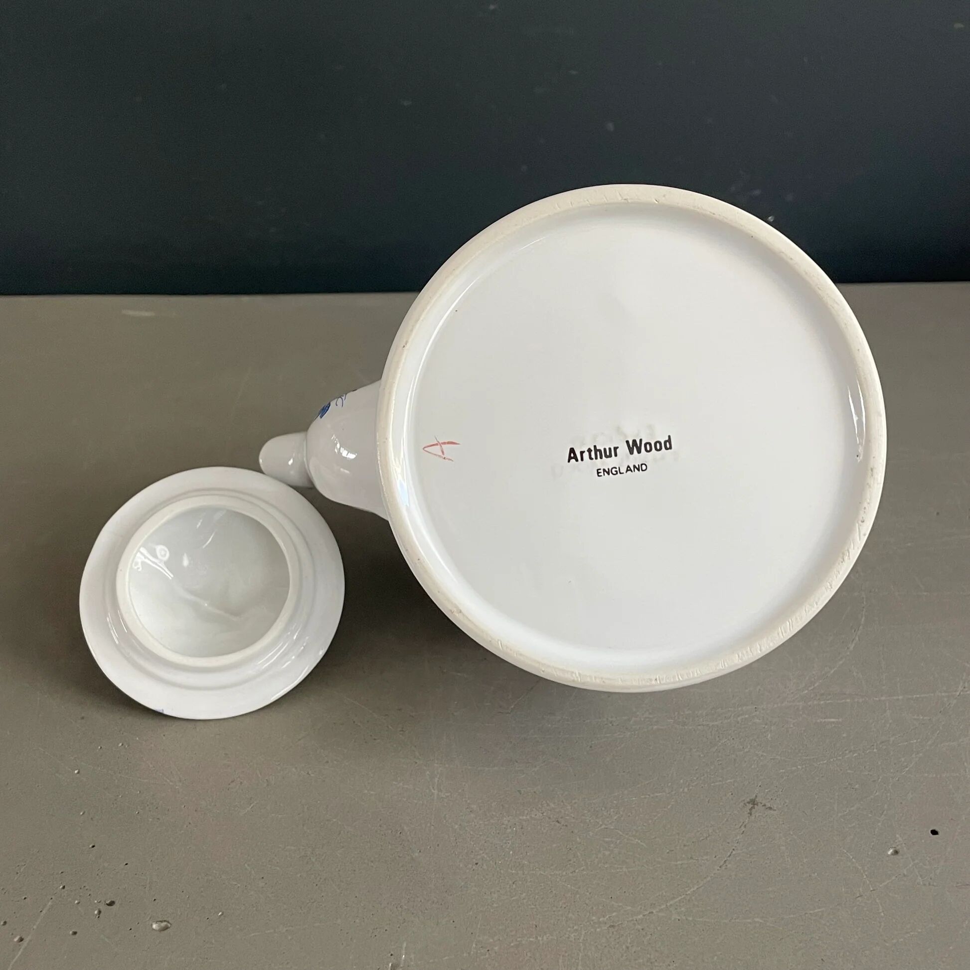 English teapot Arthur Wood in porcelain