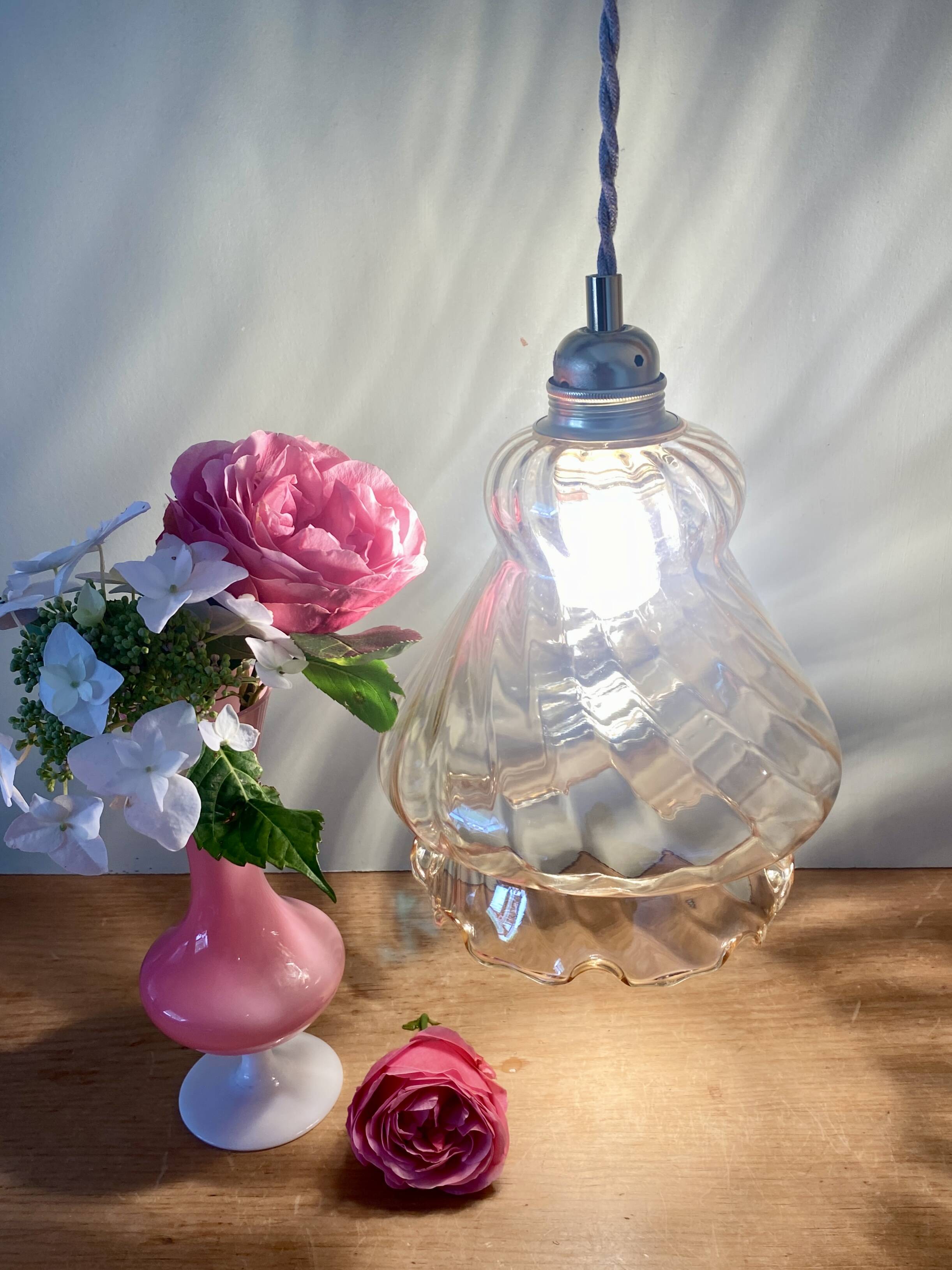 Suspension globe vintage en verre ambré