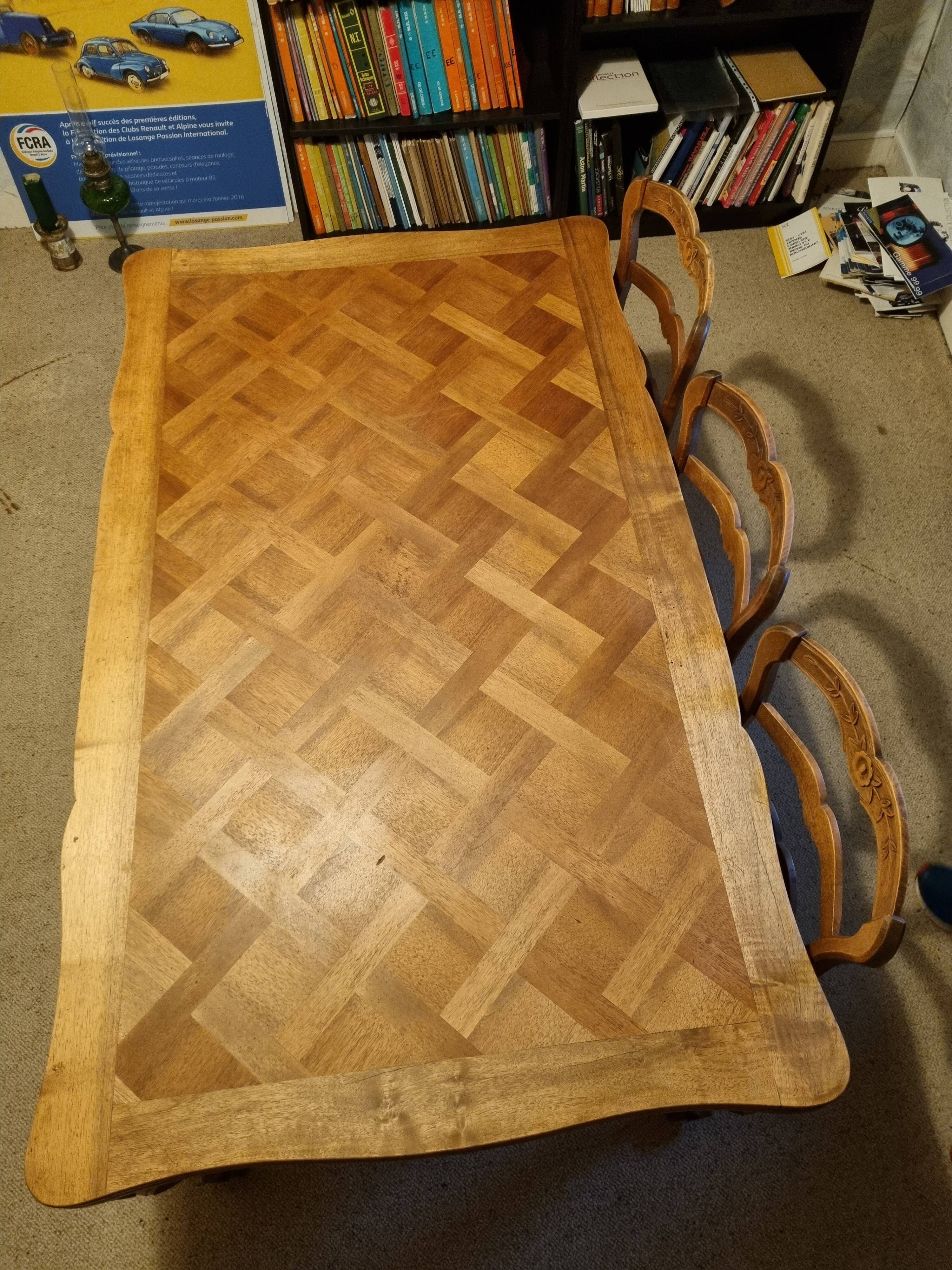 Extendable dining table + Provençal style chairs