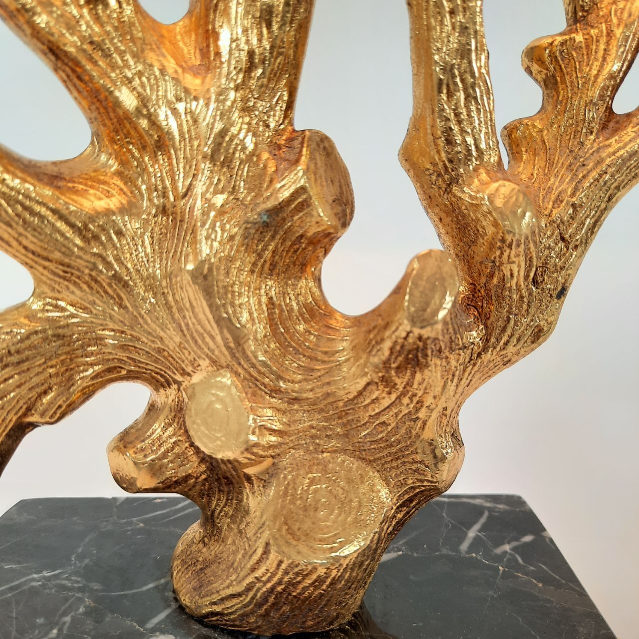 Lampe de table - forme de corail - marbre et métal doré