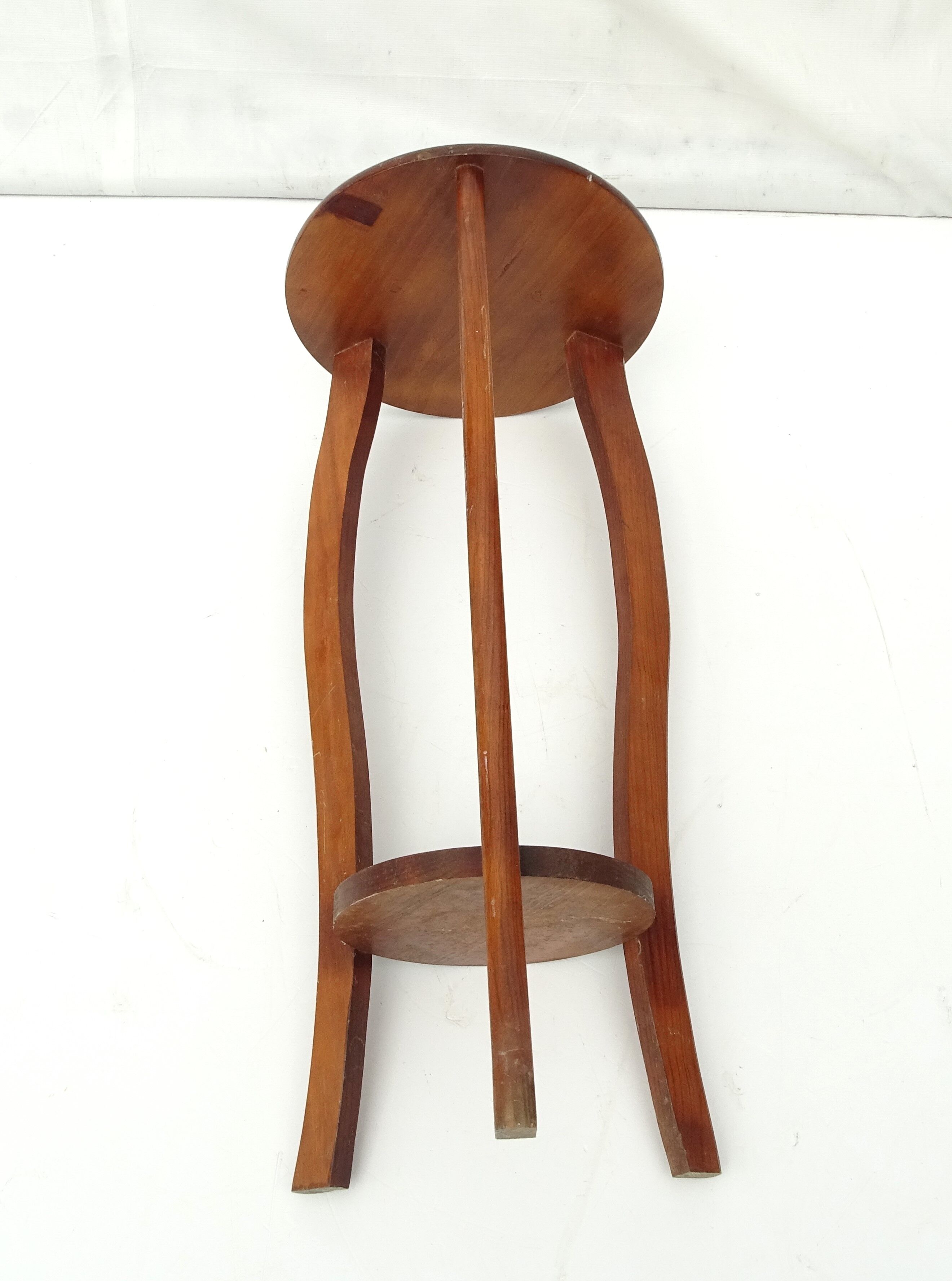 Wooden pedestal table