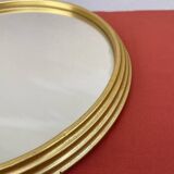 Round mirror in gold metal