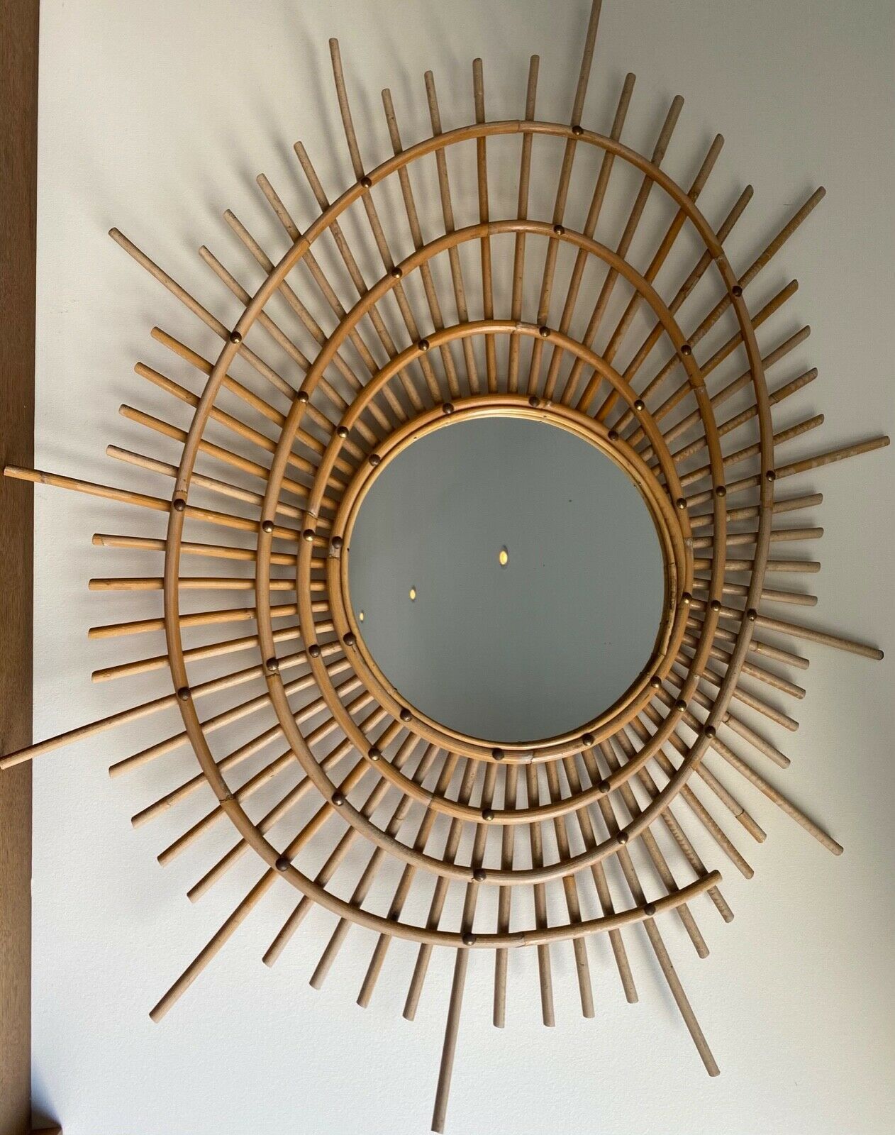 Miroir soleil en rotin 1970 design francais 65x84cm