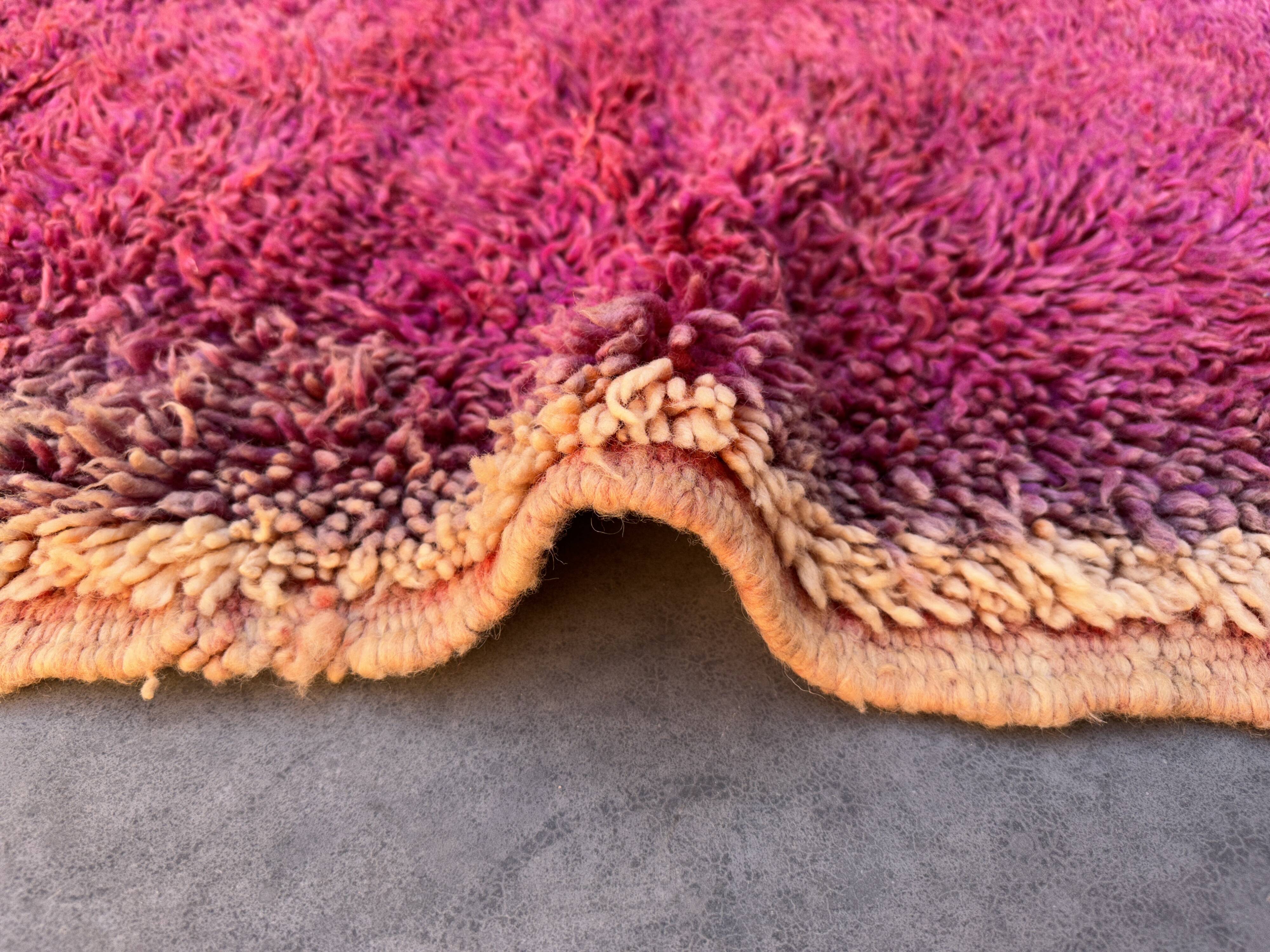 Tapis Marocain Beni M'Guild violet - 187 x 378 cm