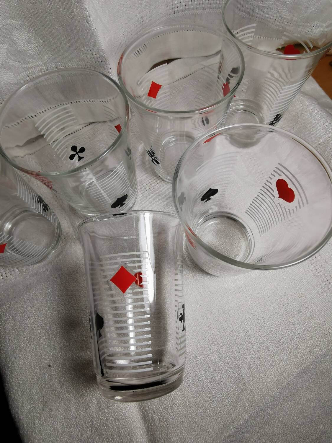 Water glasses card game