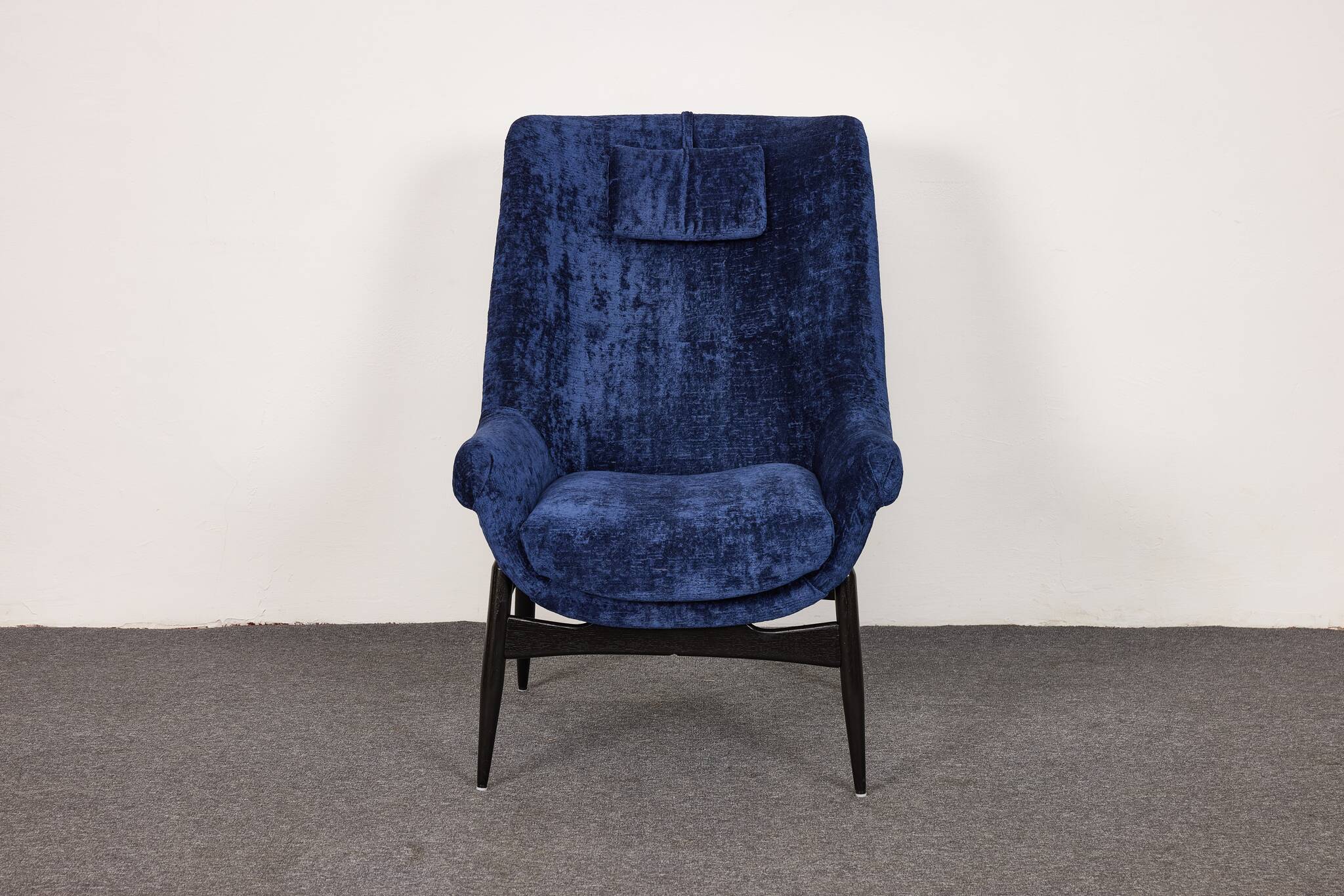 Fauteuil vintage en velours du milieu du siècle par Júlia Gaubek, années 1960, Hongrie