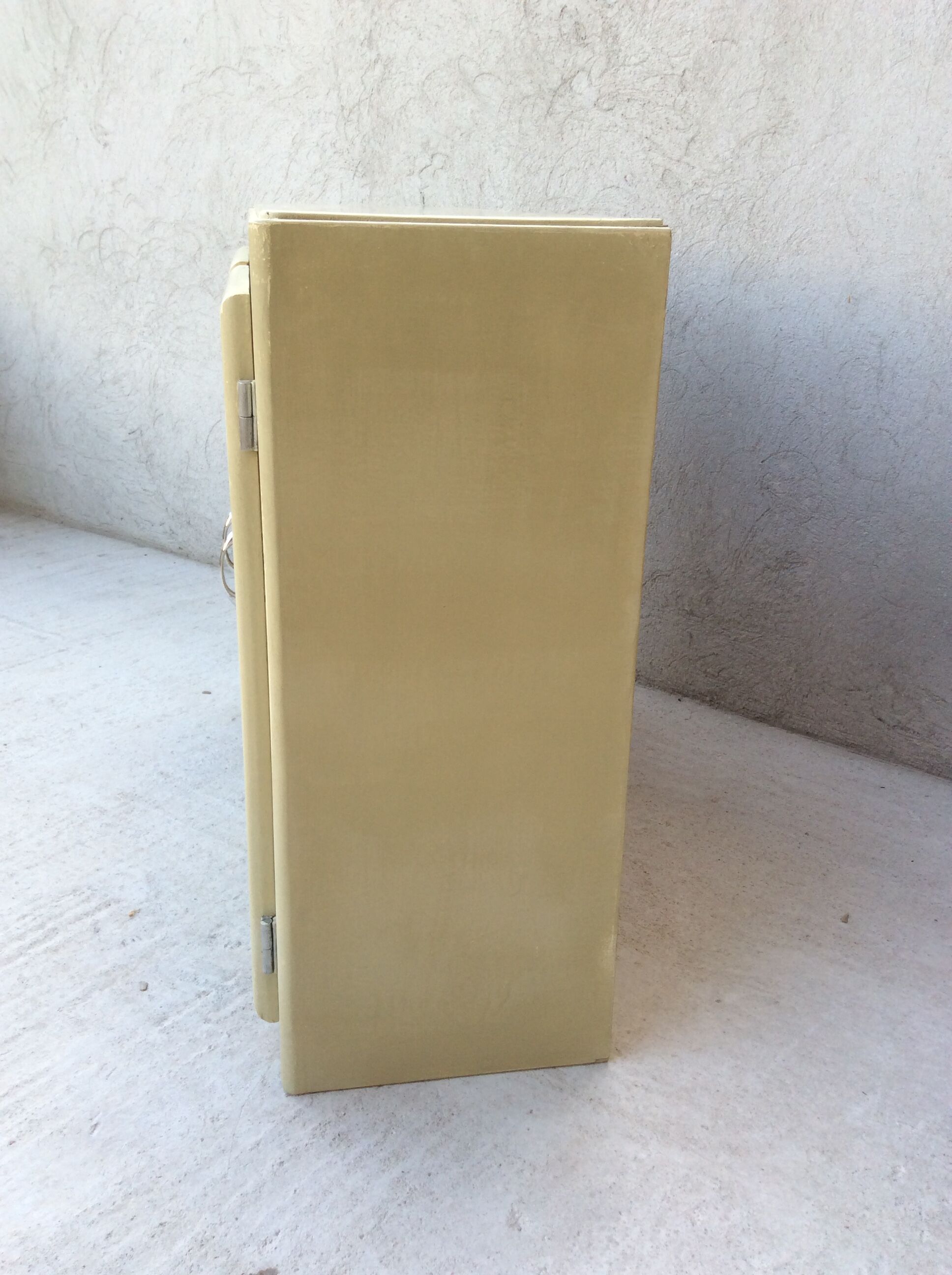Top buffet glass doors 50s patinated almond green