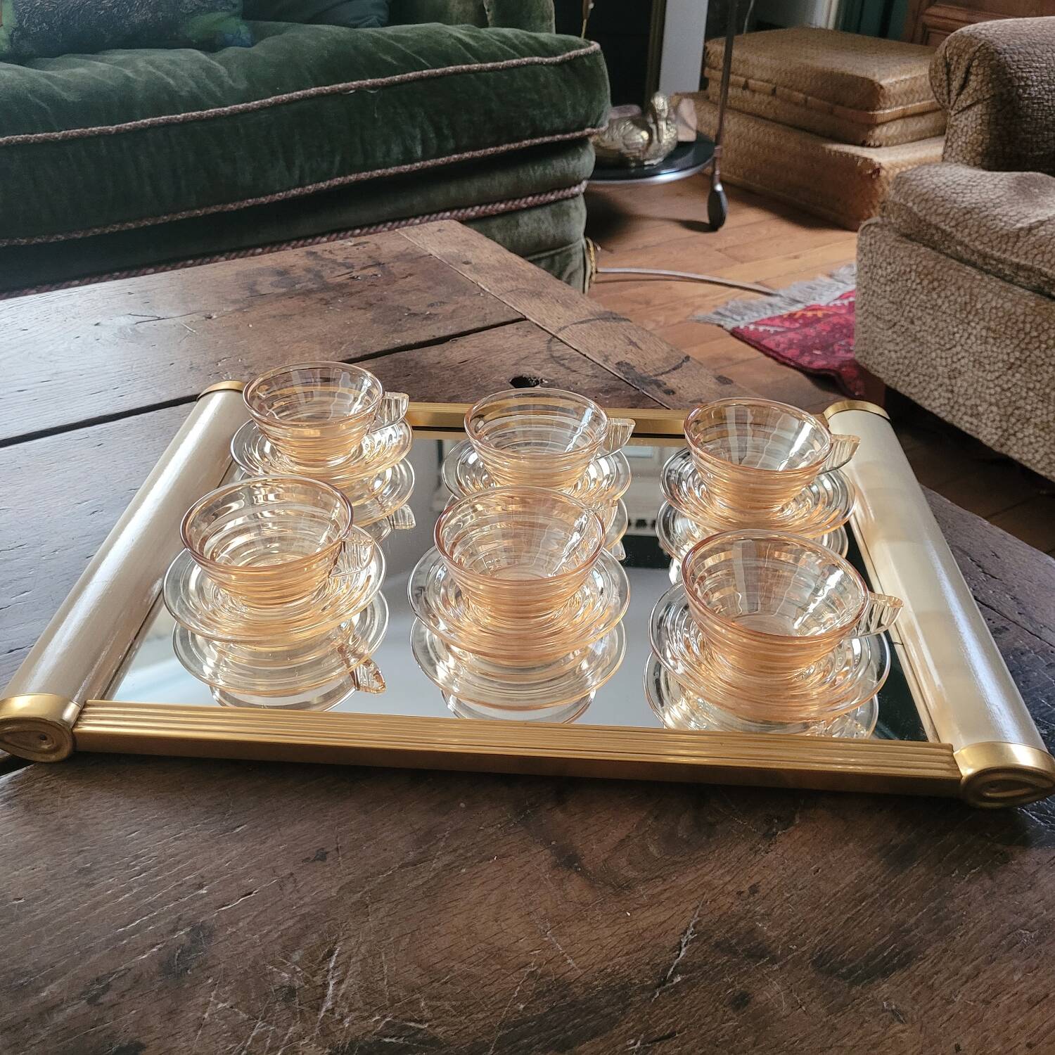 Set of 6 Gondolo cups and saucers in iridescent amber glass – design